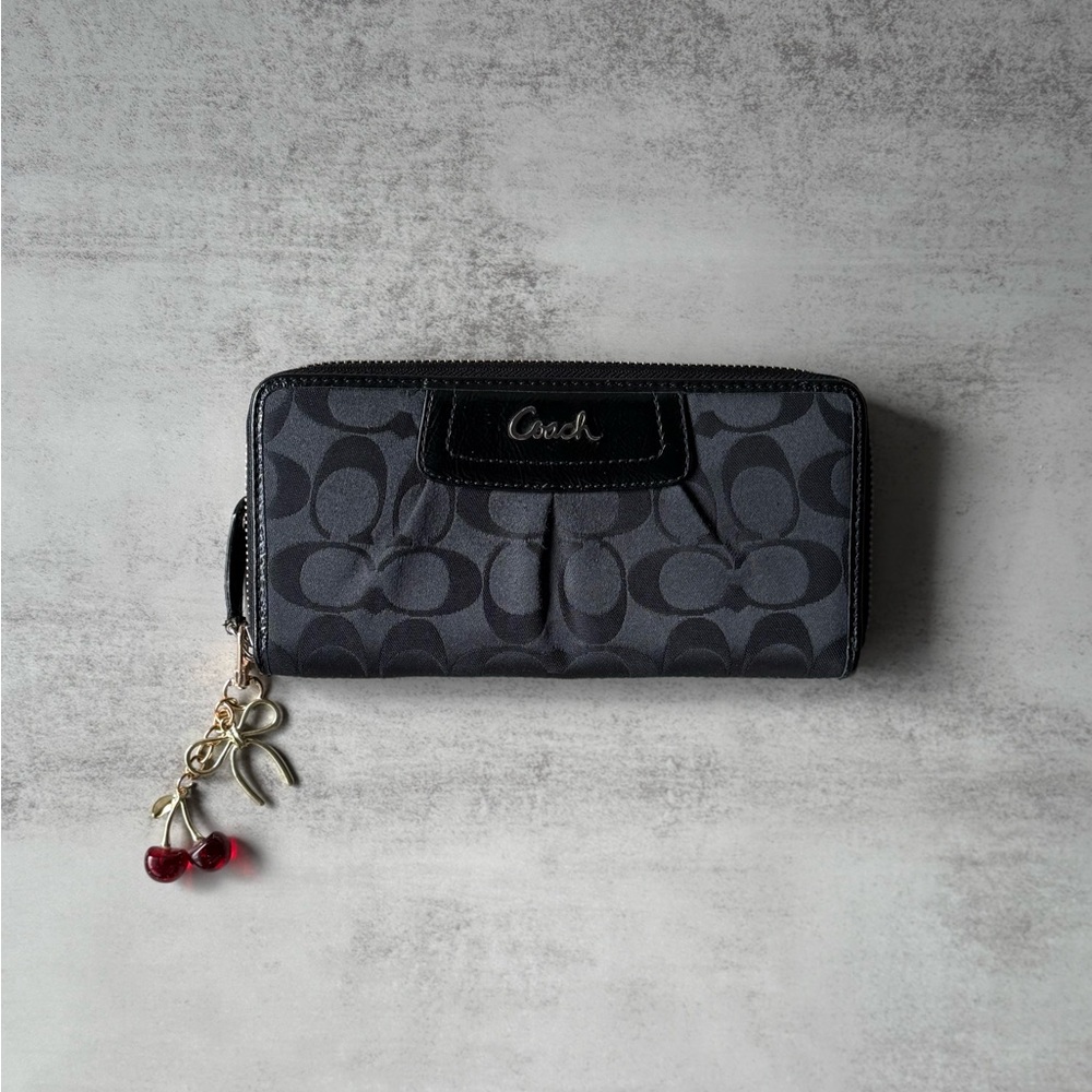 NWOT Black Charcoal Coach Canvas Signature Wallet 🩰